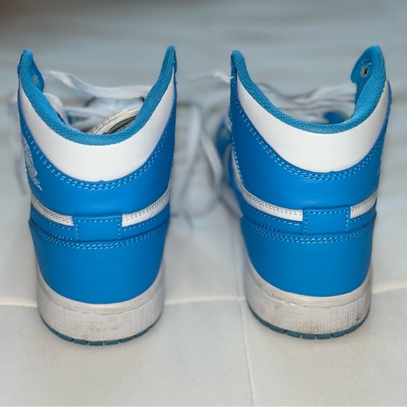 Jordan 1 Retro Mid UNC (GS) - Picture 2 of 4